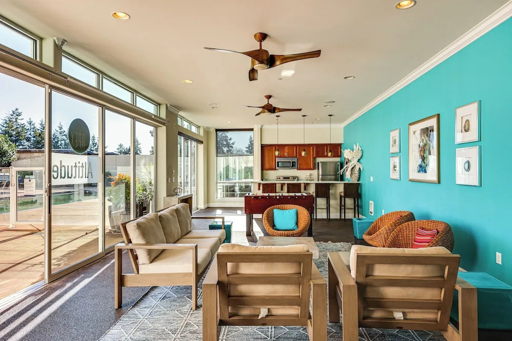4 Mi to Dtwn, Commuter-friendly Apt in Tacoma