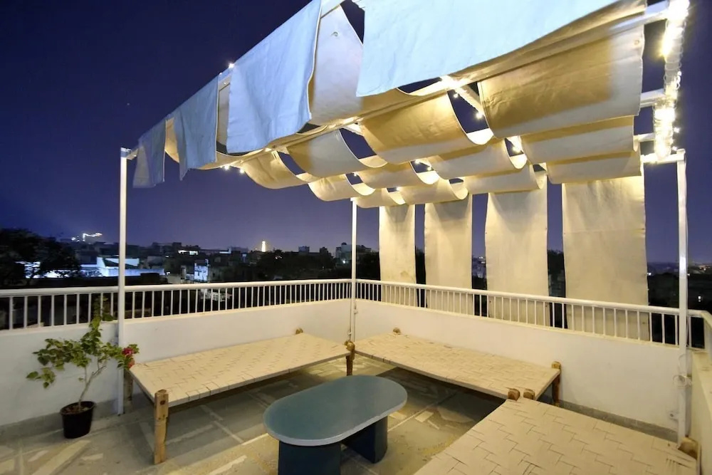 Pink Elephant Haveli - Hostel