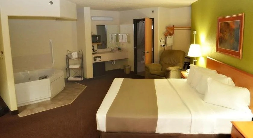 Fossil Creek Hotel & Suites