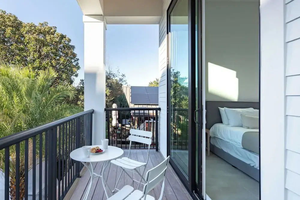 Rendezvous by Avantstay Modern Haven w/ Game Room, Roof Top, Pool & Close to Beach!
