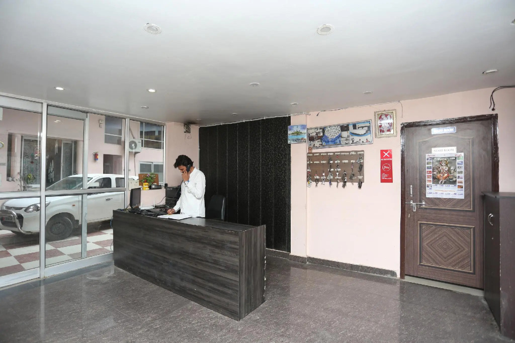 Collection O 44523 Shri Krishna Hotel Inn