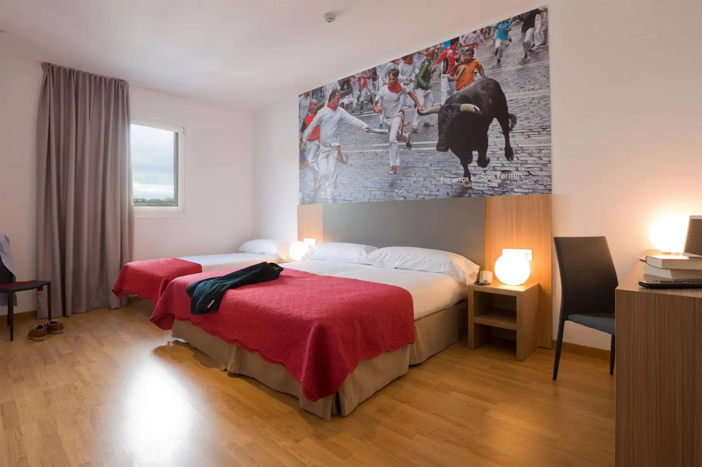 IRAIPE Pamplona Hostal Auto Check-in