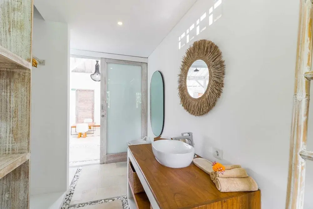 Villa Cemacase - Stylish 2BR Villa with Spacious Private Pool & Pool Table in Seseh