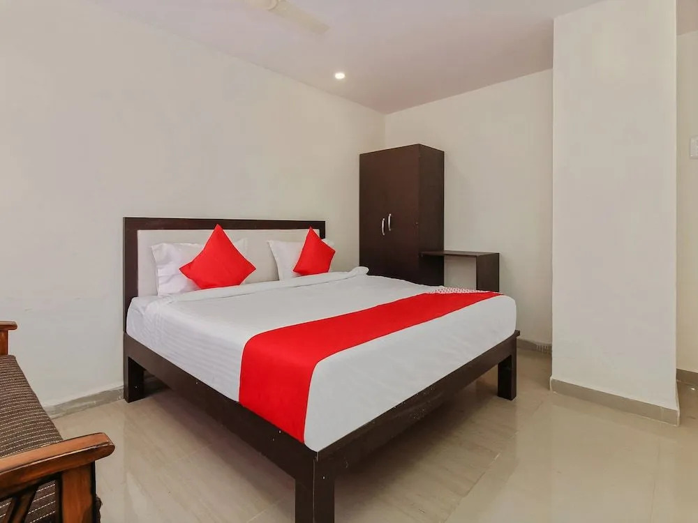 OYO 28743 Golconda Inn