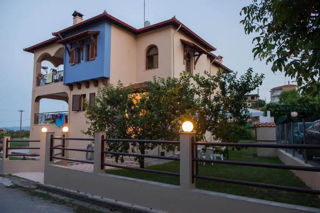 Roxanis Apartments