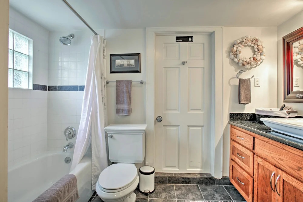 4 Mi to French Quarter: Nola Apt w/ Garden Patio