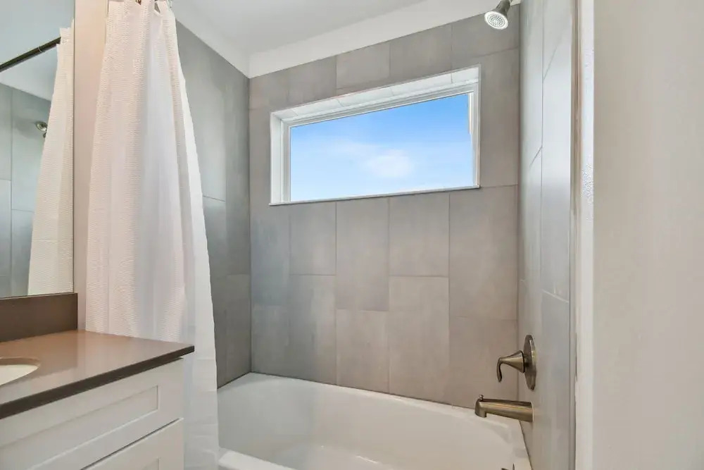 Storey Lake - Private Pool- King Bed - 4BD/3BA
