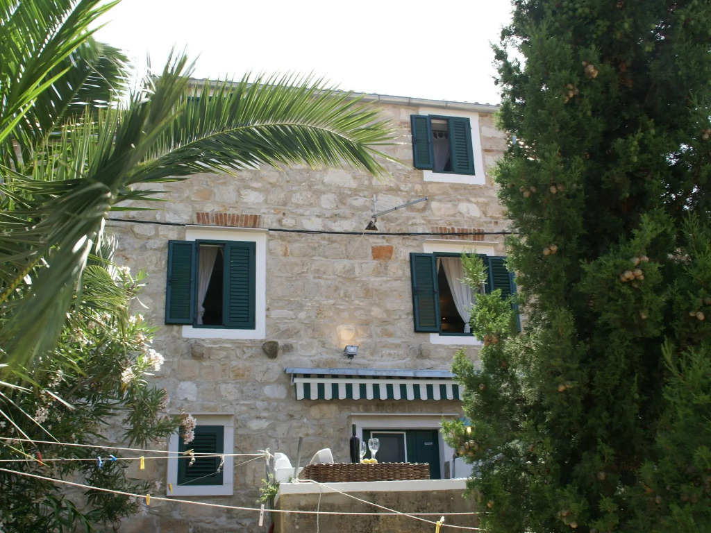 Rustic Apartment in Vis with sea-view