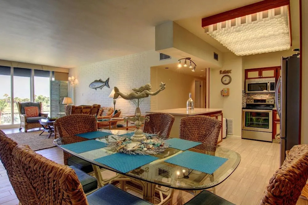 Channelview 205