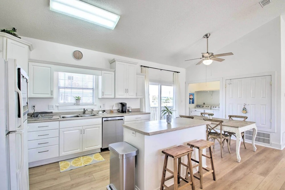 Pensacola Beach Home: 1 Block to Beach Access