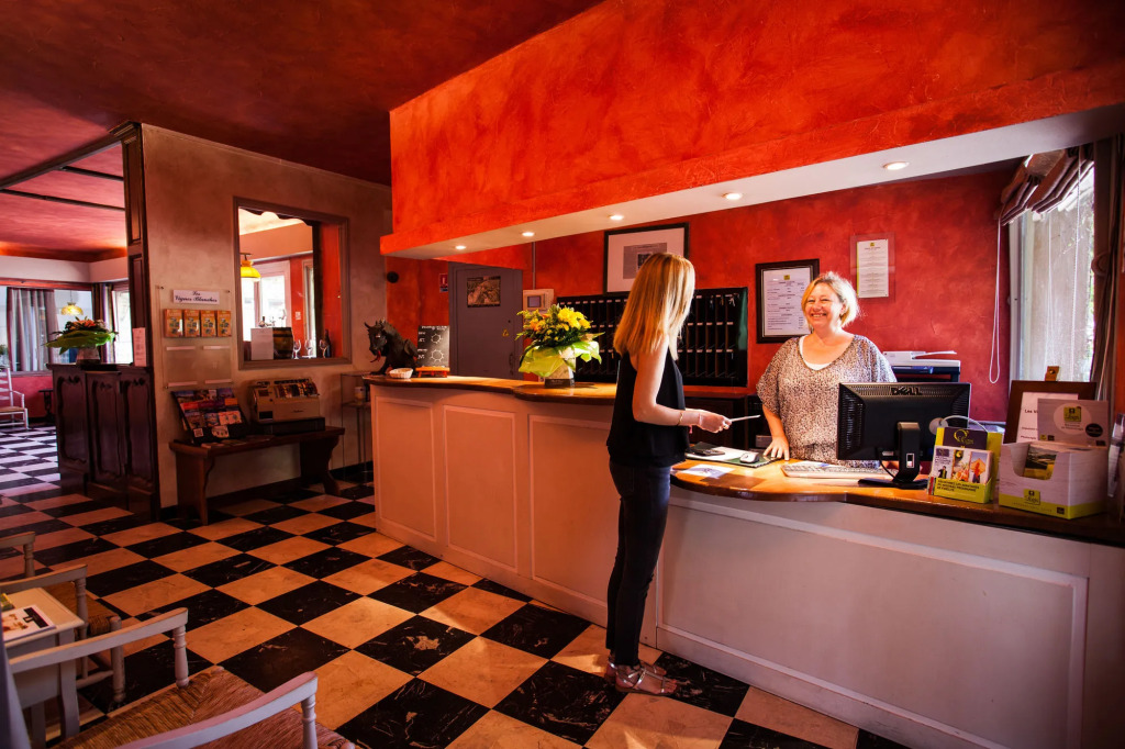 Logis Hotel Les Vignes Blanches