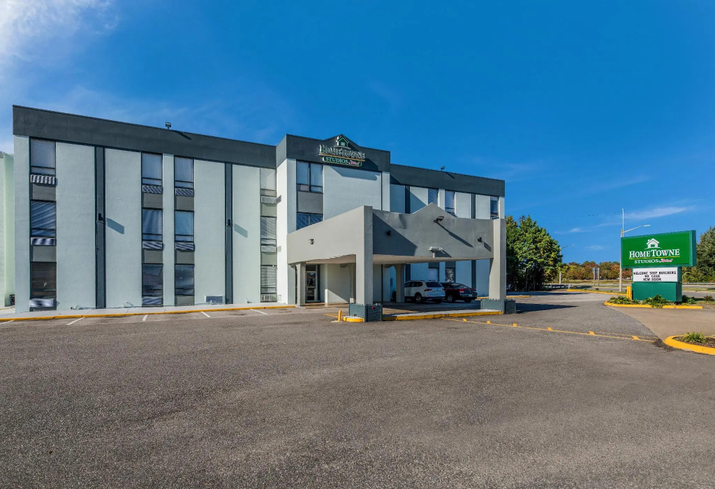 HomeTowne Studios by Red Roof Newport News - Hampton West