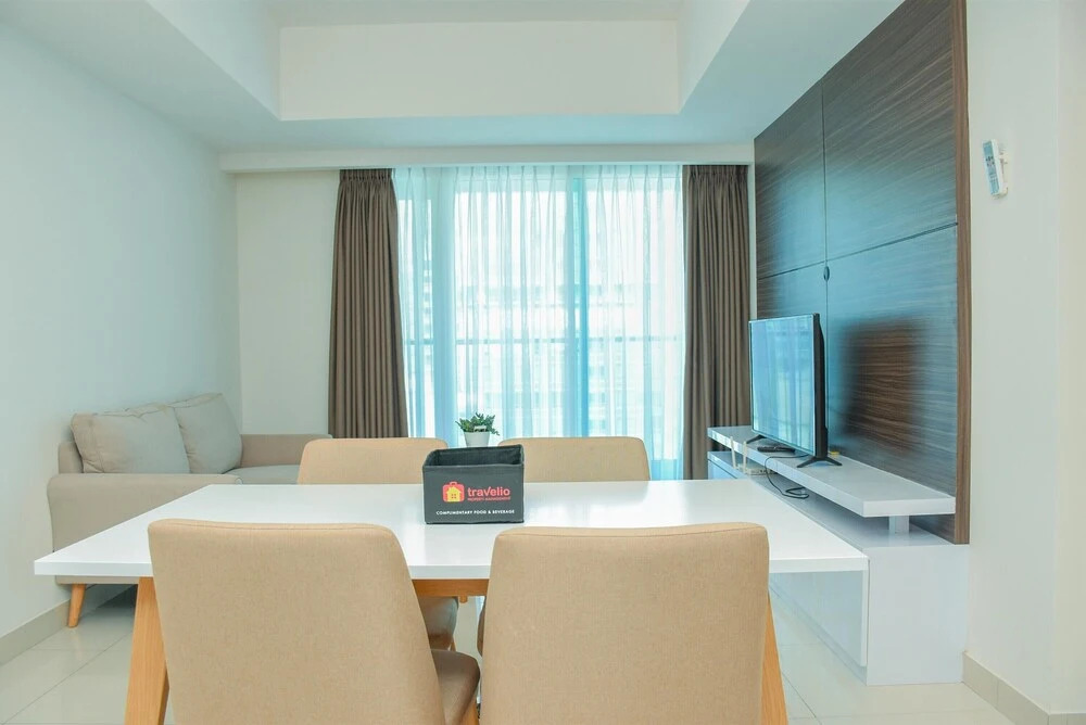 Modern And Comfortable 2Br At The Kensington Royal Suites Apartment