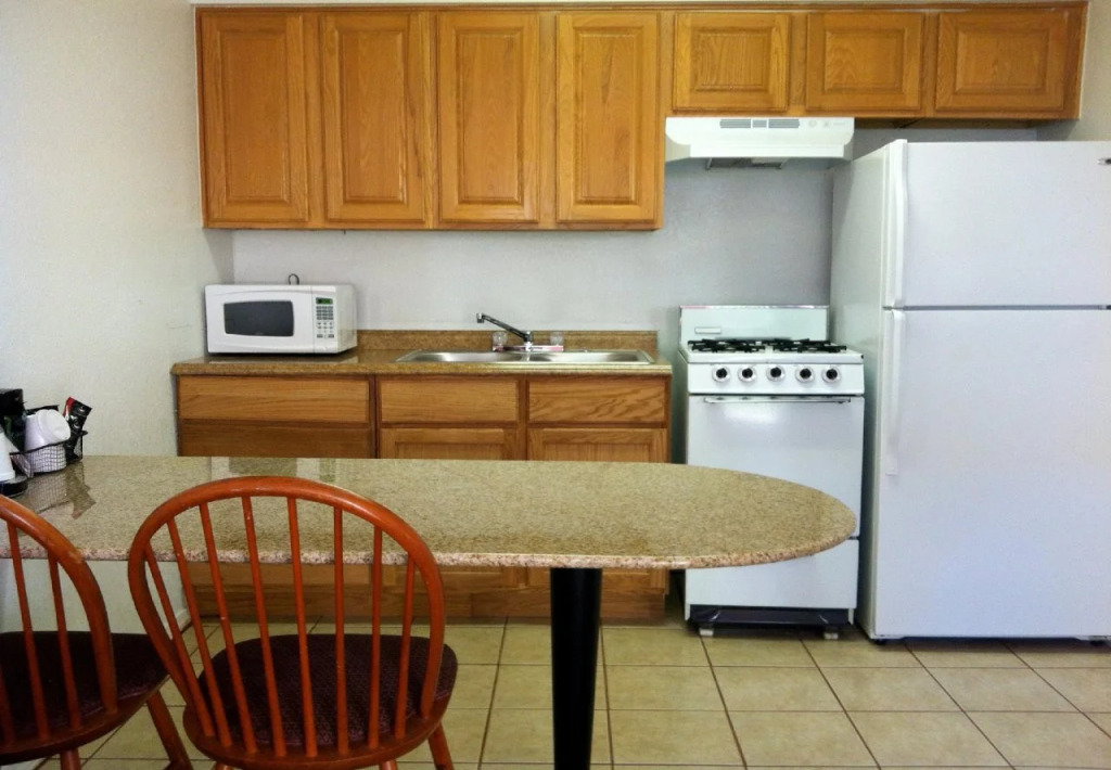Oaktree Inn and Suites