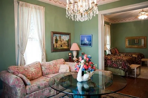 Arbor House Suites