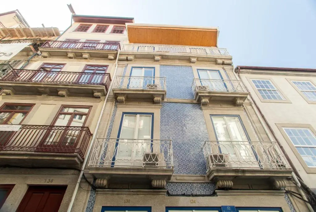 Janelas de São Bento by Porto City Hosts