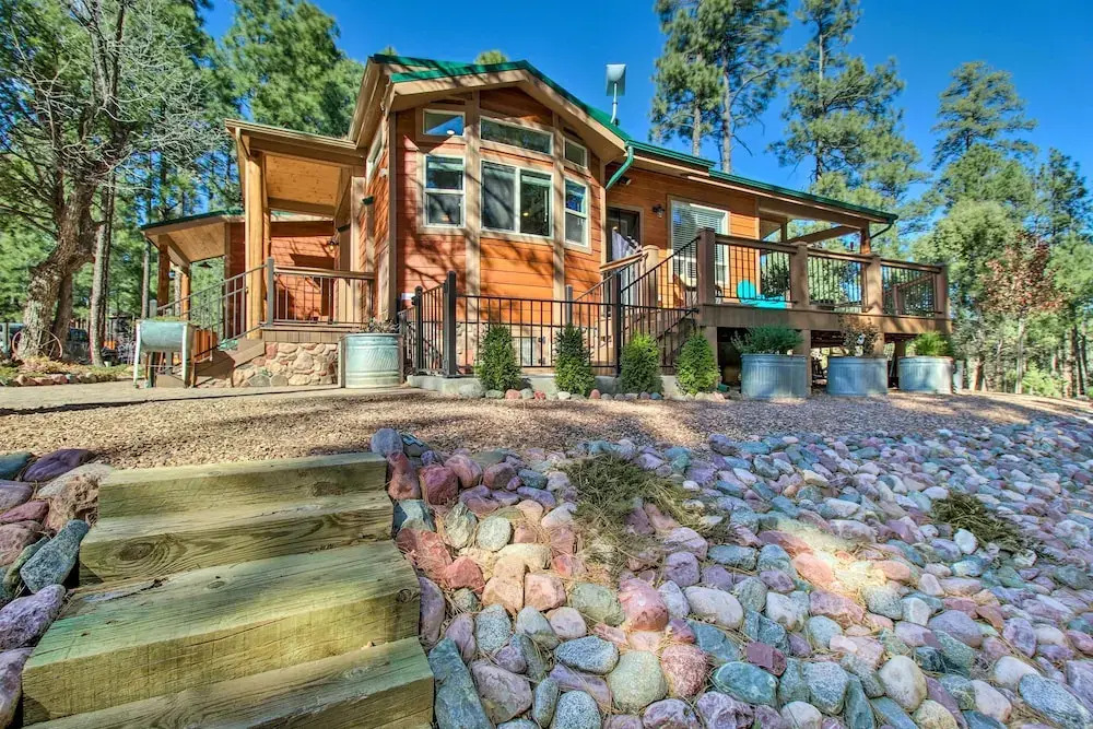 Near Hiking Cabin with Deck and Grill in Show Low