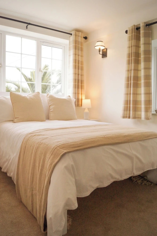 Lemon Tree Rooms - Newly Refurbished Coastal Stay