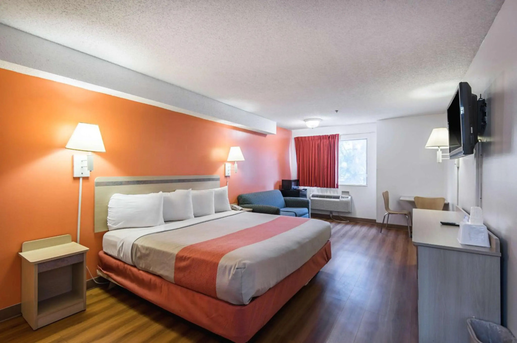 Motel 6-Lawrence, KS