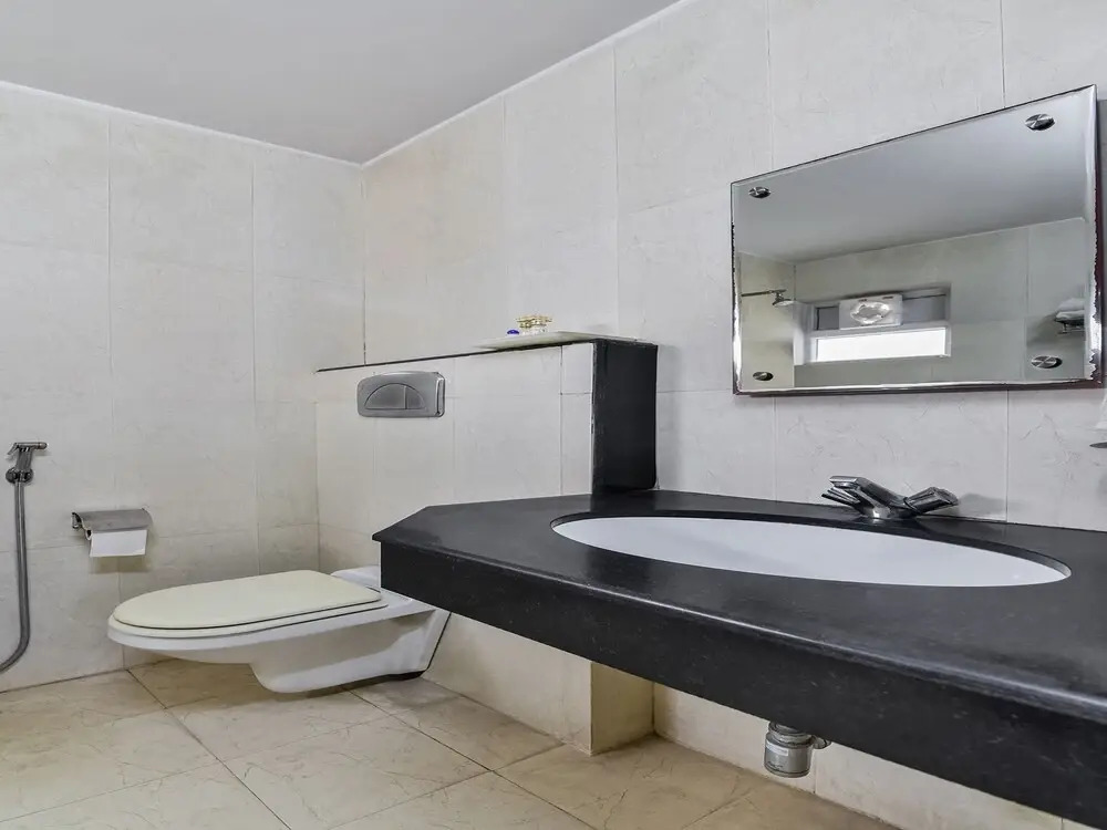 Capital O 38083 Grand Metro Hotel
