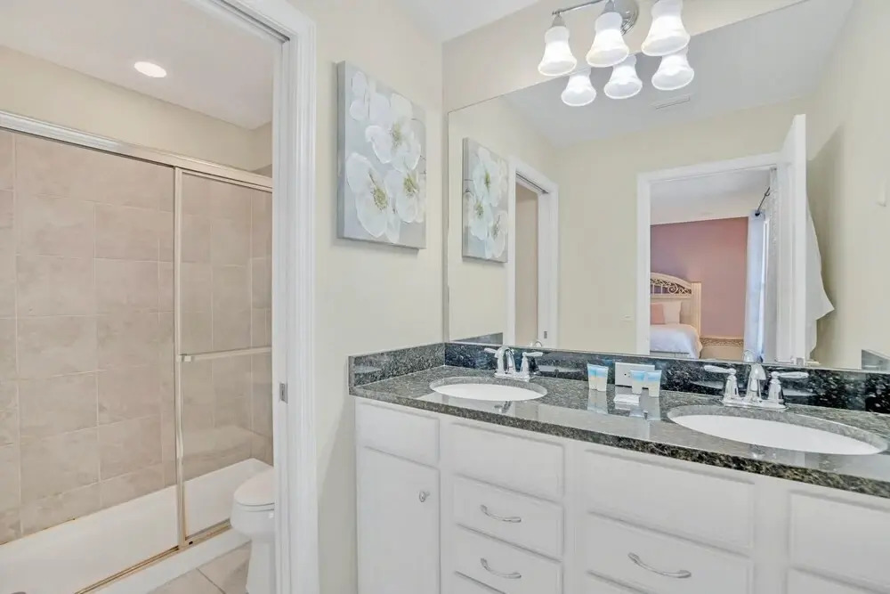 8BR Home w Private Pool Hot Tub Netflix