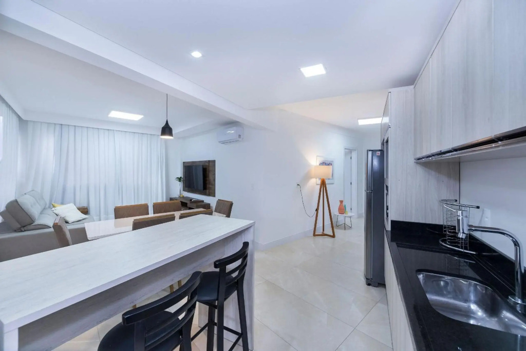 Terrazzo 401A - Apartamento 02 suítes - Acomoda até 05 pessoas - À poucos metros da praia de Bombas