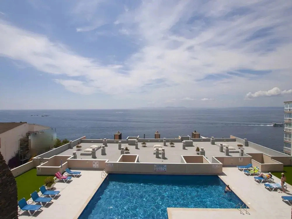 Sea-view Apartment in Roses Near Beach