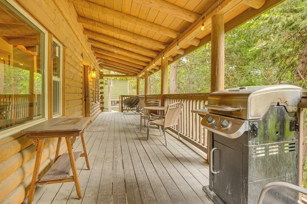 Cabin ~ 1 Mi to Lake Gregory & Hiking!