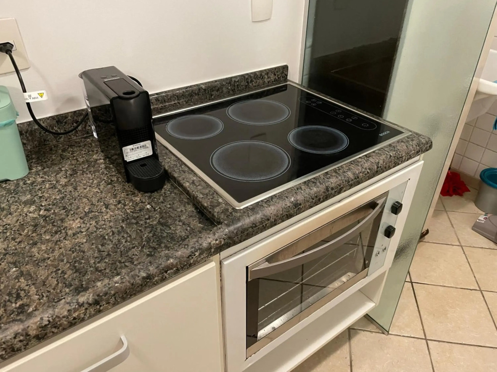 Apartamento encantador com piscina e garagem