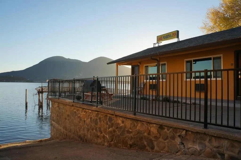 Lake Marina Inn