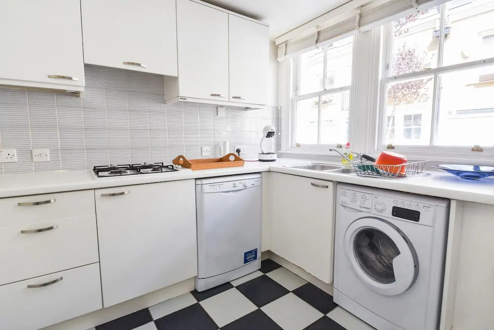 Spacious 3 Bedrooms House in Central London