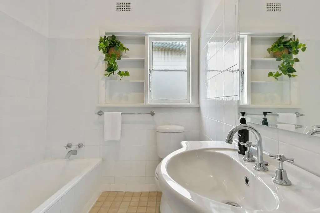 Leafy Lamrock Cosy 3 bedroom home Near CBD