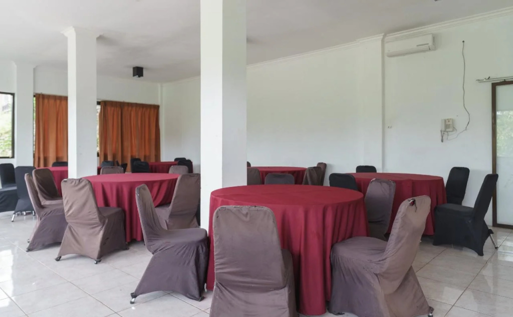 RedDoorz Plus @ Megamendung Puncak Bogor 2