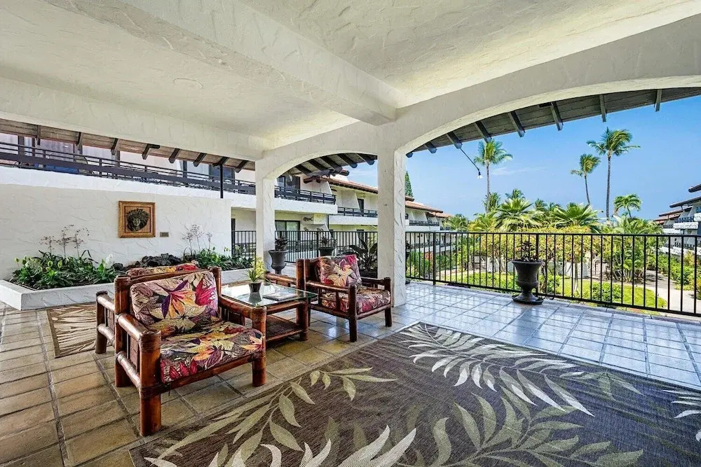 Oceanfront Complex - Updated Ground-floor Condo w/ AC & 2 Pools - Vrkcv