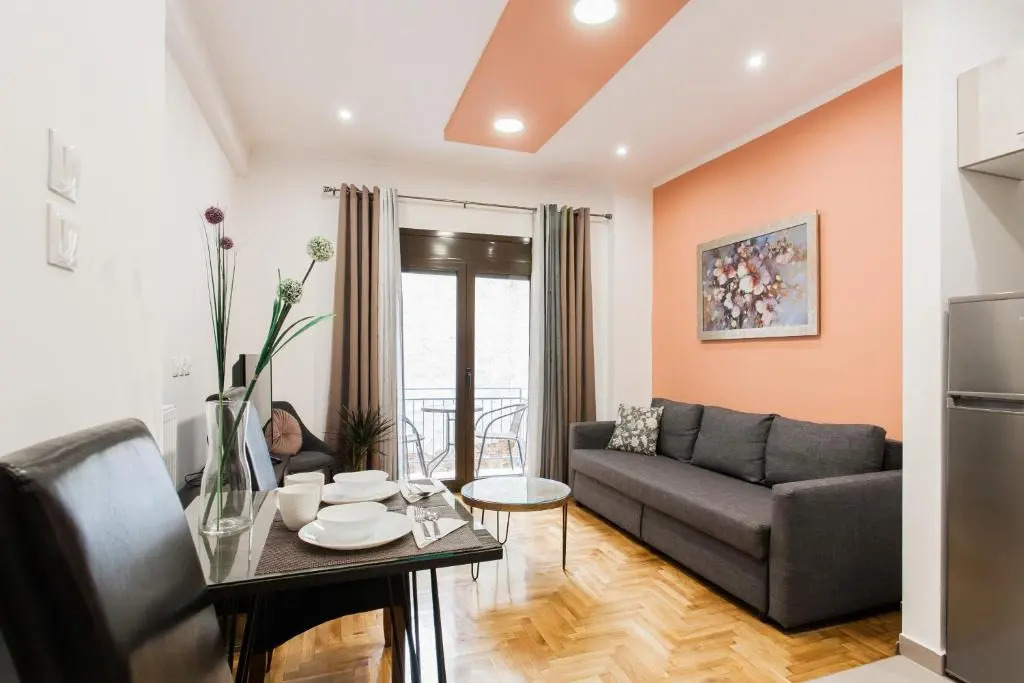 Nicholas Point Apartments and Rooms