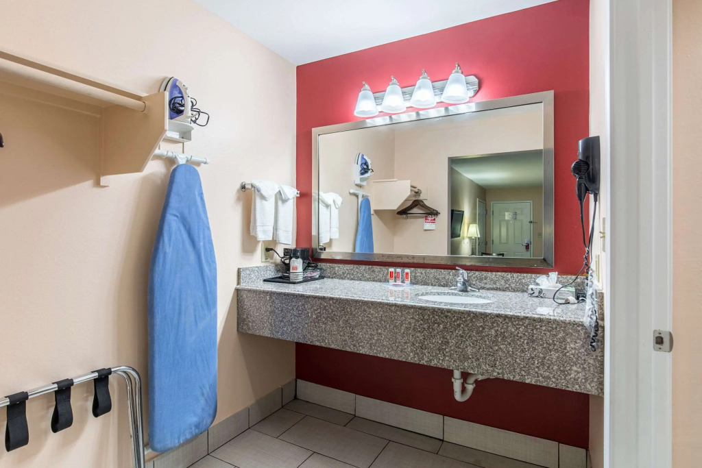 Quality Inn & Suites Bridge City Orange