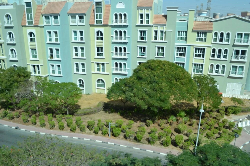 PNE - Furnished spacious bright 1BR