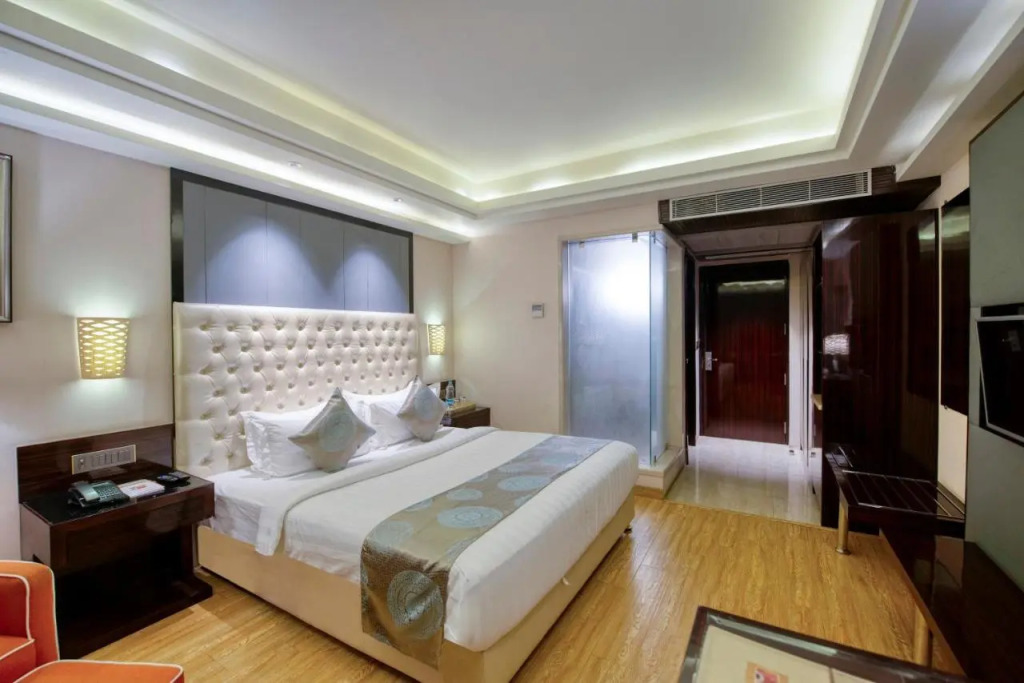 OM Clarks Inn Raebareli