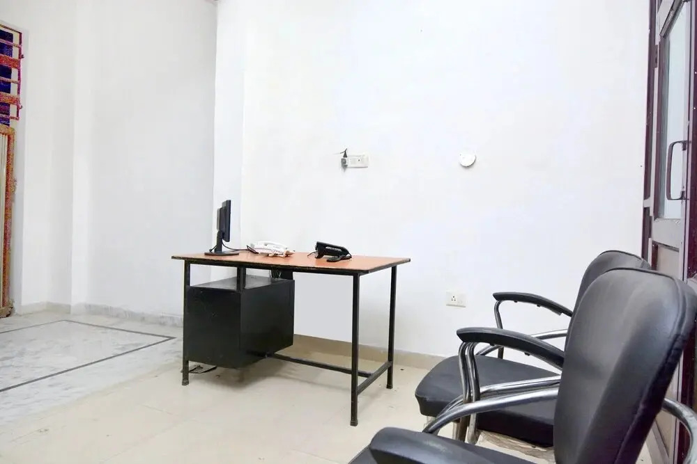 White House By OYO Rooms