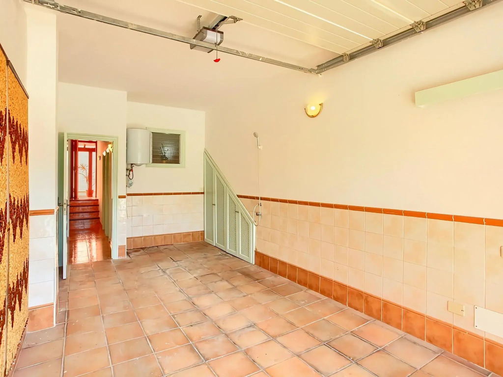 Traditional holiday home in Arico with garden