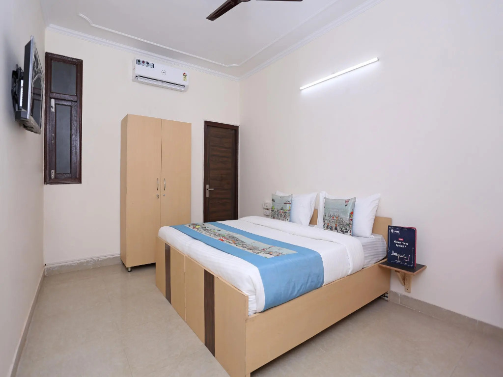OYO 9381 DLF Cyber City