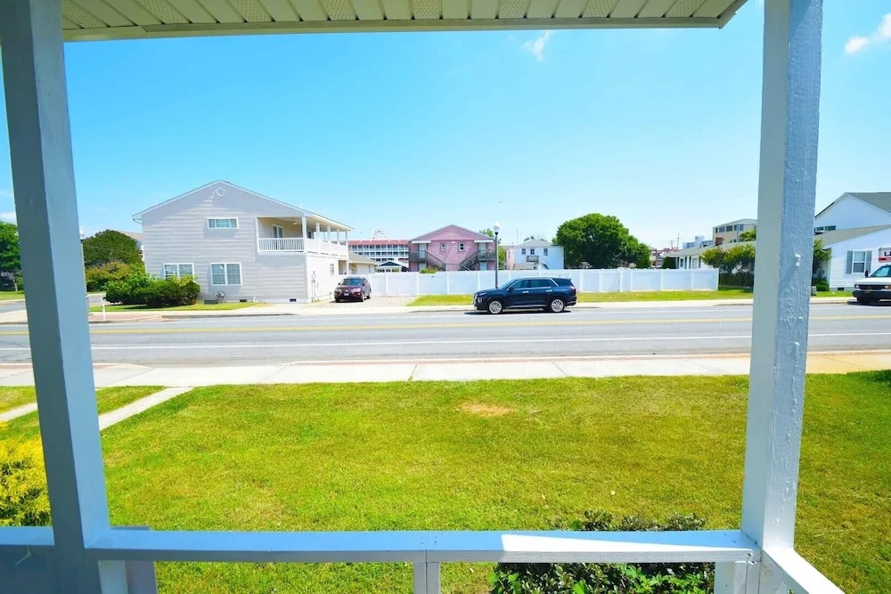 Bayshore Drive 211 3 Bedroom Home by RedAwning