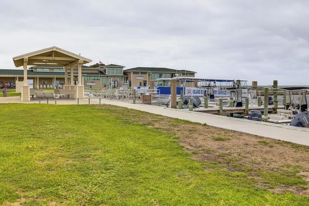 Harkers Island Getaway w/ Deck: Near Cape Lookout!