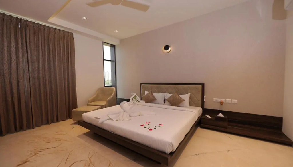VRR Astoria Hotel & Convention Center