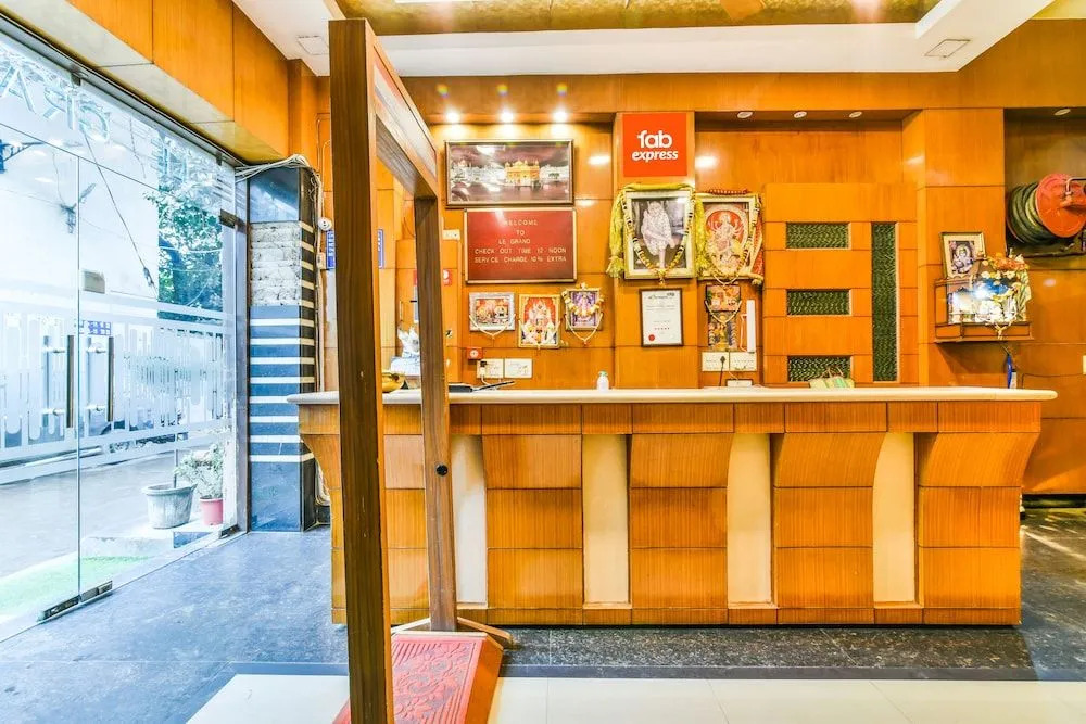 Hotel Le Grand - Walk-in from RK Ashram Metro Station
