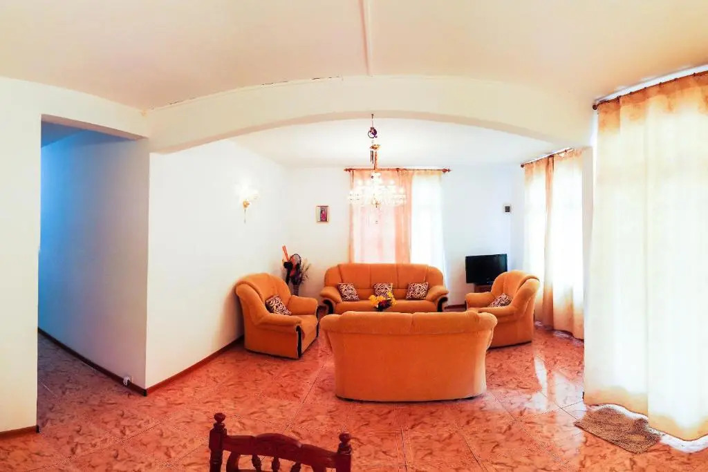 La Caverna House