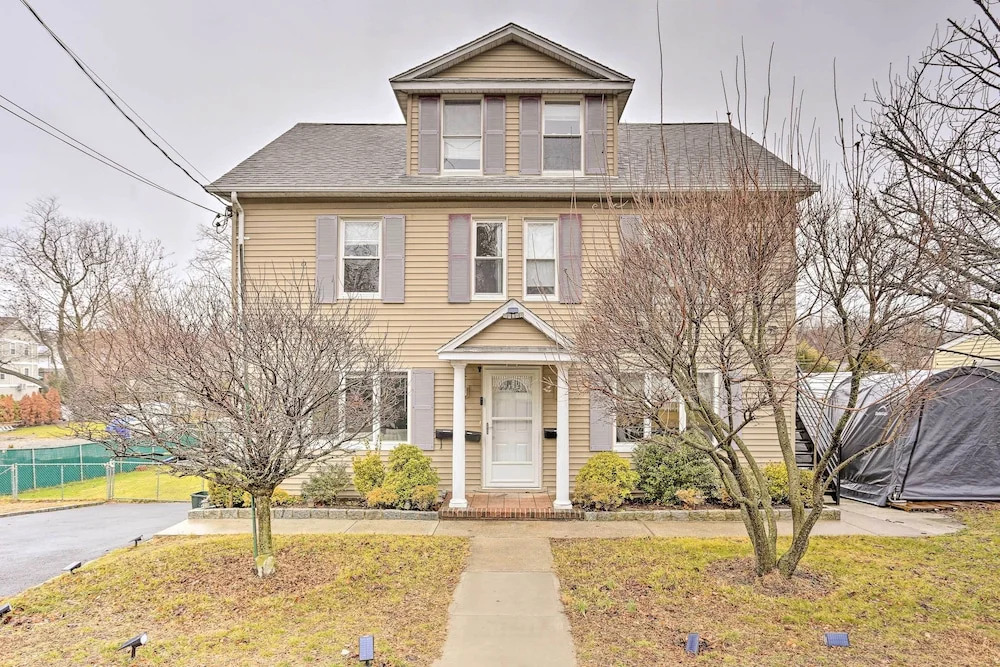 Charming Mamaroneck Home ~ 22 Mi to Manhattan