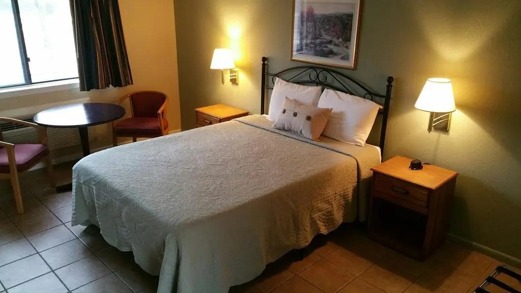 Sand Pebble Motor Lodge