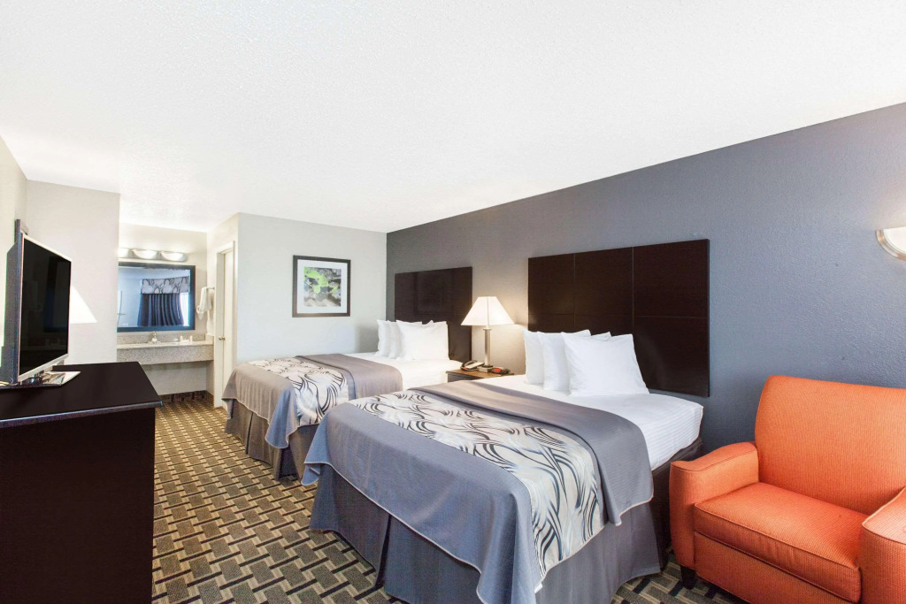 Days Inn by Wyndham Ennis