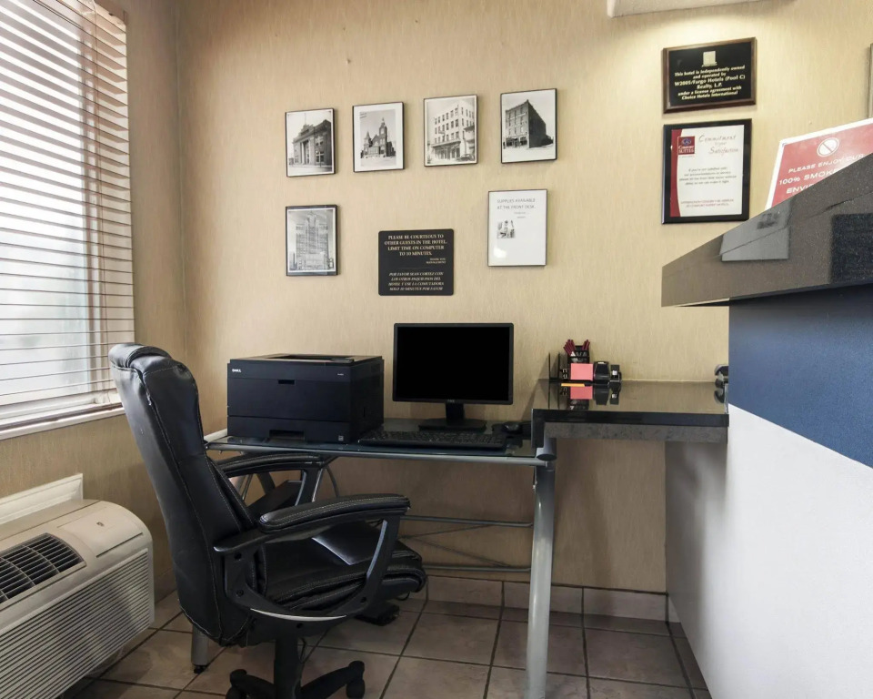 Comfort Suites University